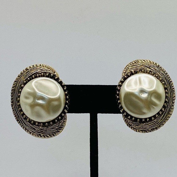 Clip Ons Faux Pearls Statement Antique Gold Tone - Picture 7 of 15